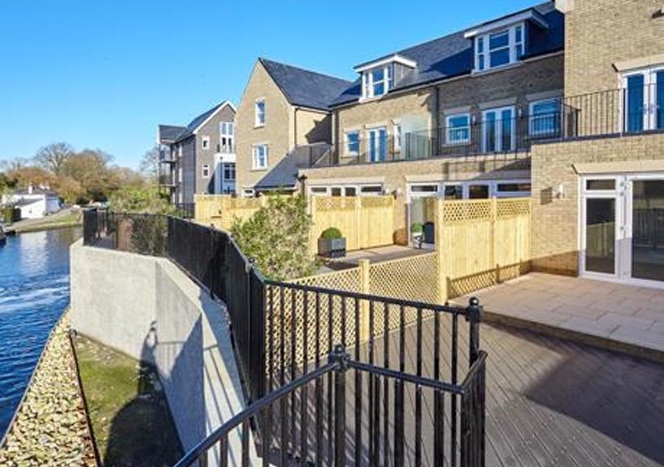 Milbury-Harefield-island-house-rear